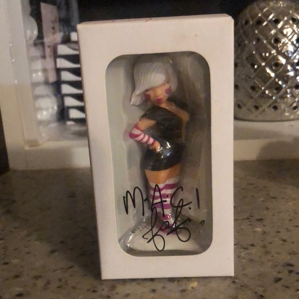 MAC Fafi girl